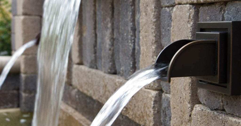 Chutes d'eau et becs