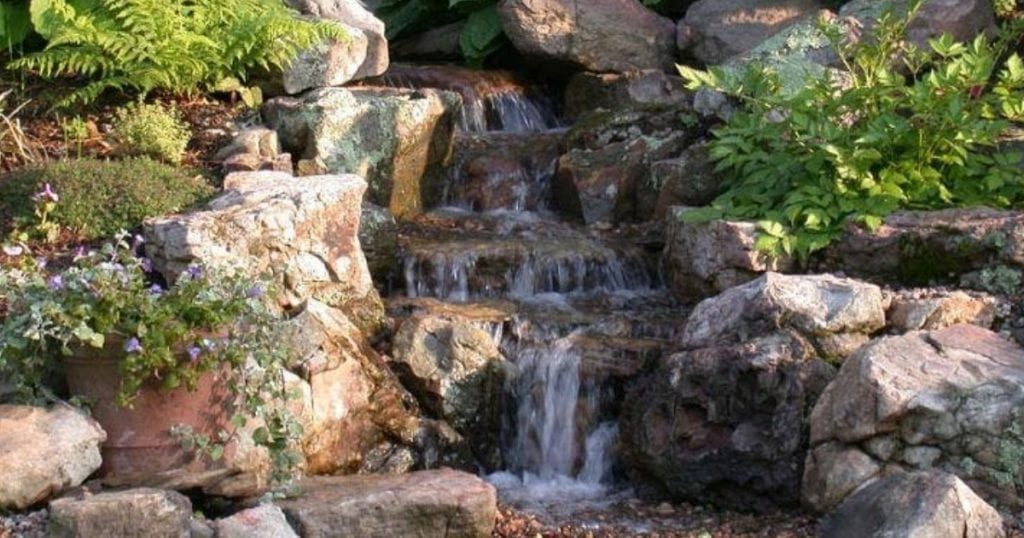 Chute d'eau sans étang