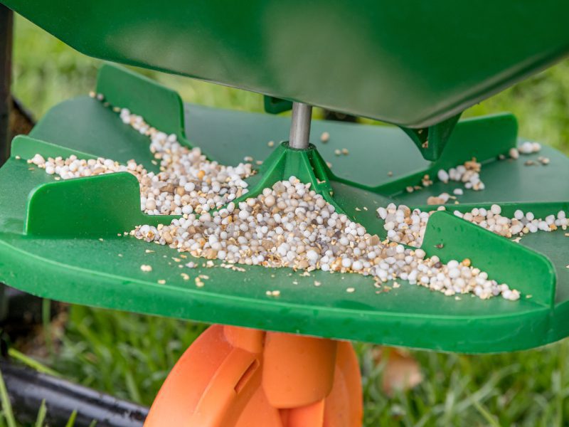 Application Herbicide Granulaire