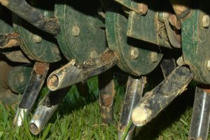 Aérer le sol au Québec